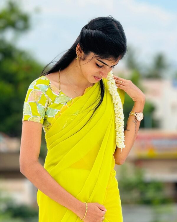 @sm_classy_shopsBudget friendly sarees available Free shipping for purchaseEvery purchase free gift providedAdii offer going now